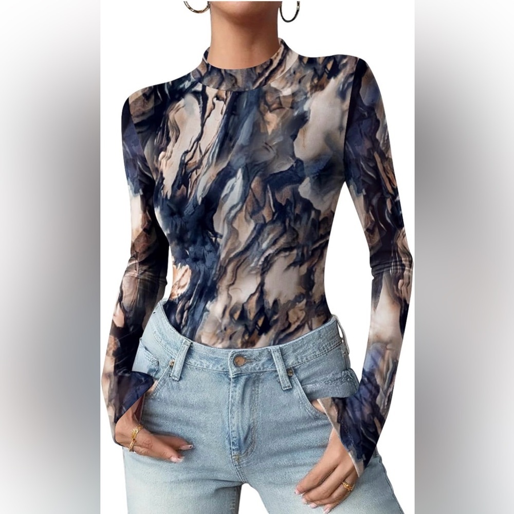 🆕Elegant Floral Mesh Sleeve Top